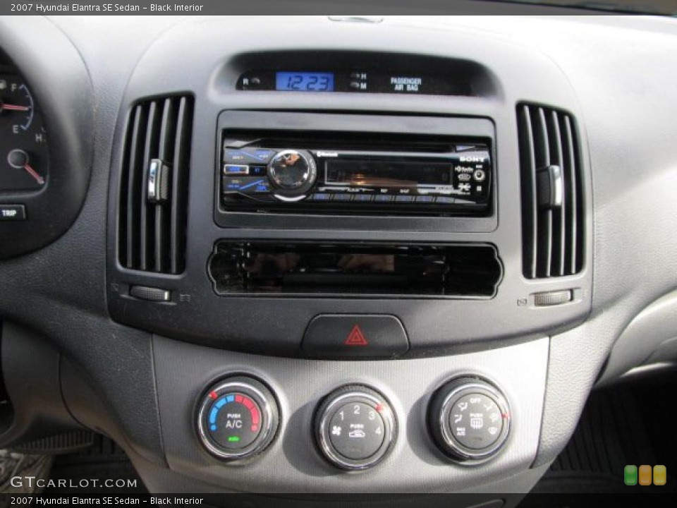 Black Interior Controls for the 2007 Hyundai Elantra SE Sedan #38715055