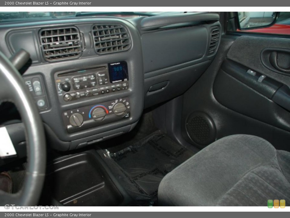 Graphite Gray Interior Photo for the 2000 Chevrolet Blazer LS #38722891