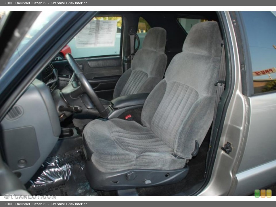 Graphite Gray Interior Photo for the 2000 Chevrolet Blazer LS #38722967