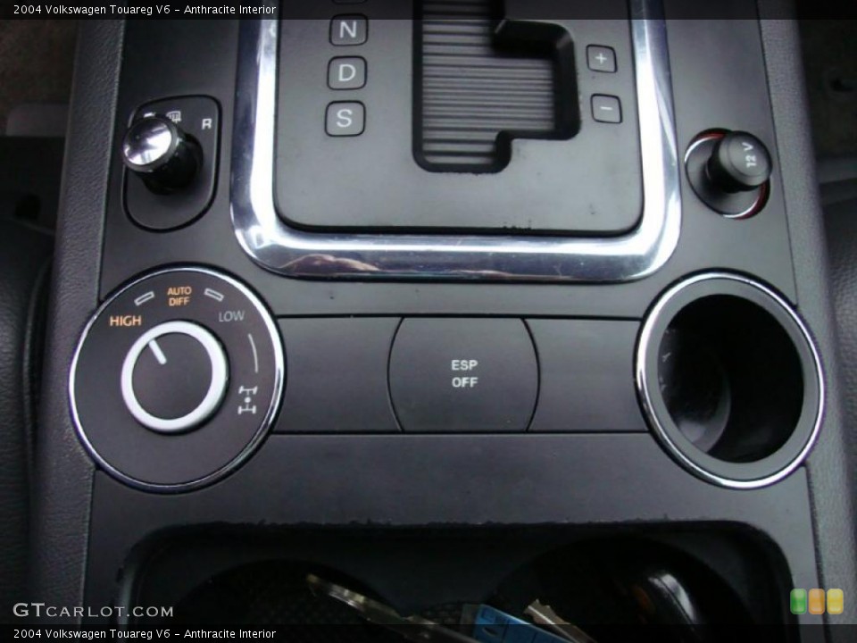 Anthracite Interior Controls for the 2004 Volkswagen Touareg V6 #38724103