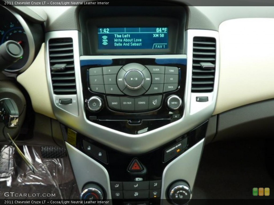 Cocoa/Light Neutral Leather Interior Controls for the 2011 Chevrolet Cruze LT #38732867