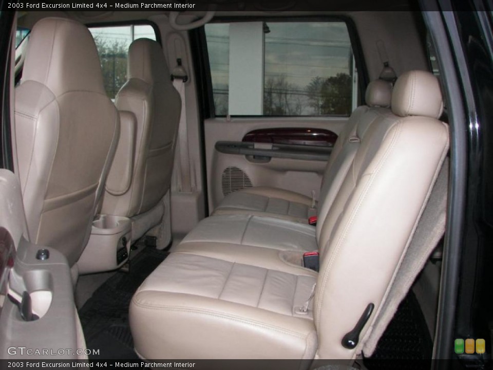 Medium Parchment Interior Photo for the 2003 Ford Excursion Limited 4x4 #38736308