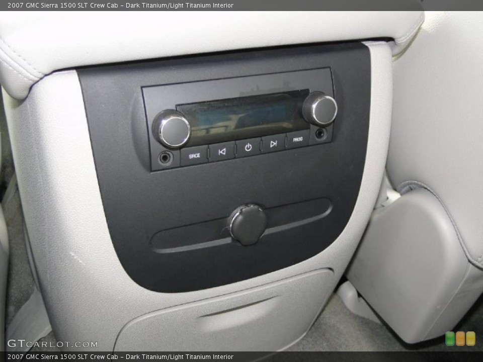 Dark Titanium/Light Titanium Interior Controls for the 2007 GMC Sierra 1500 SLT Crew Cab #38740424