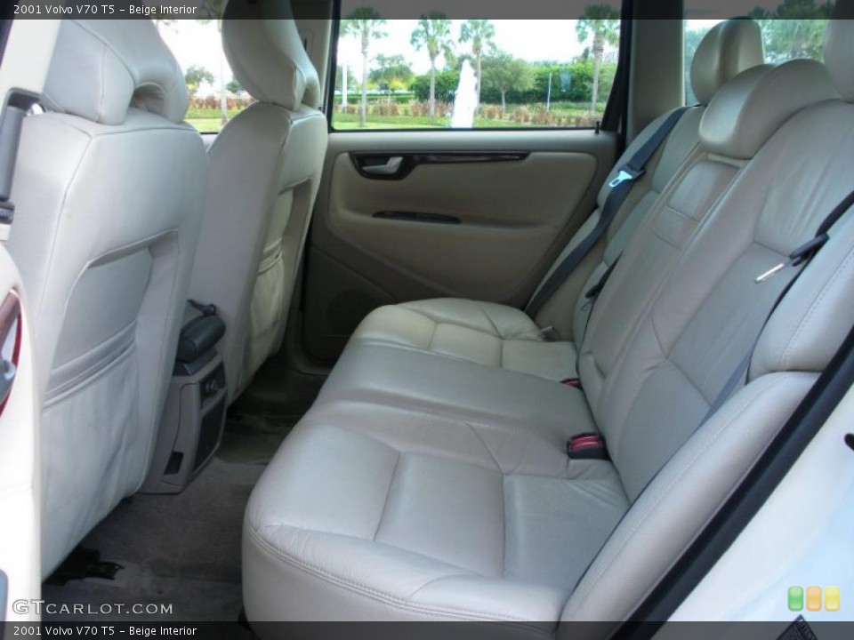 Beige Interior Photo for the 2001 Volvo V70 T5 #38742448