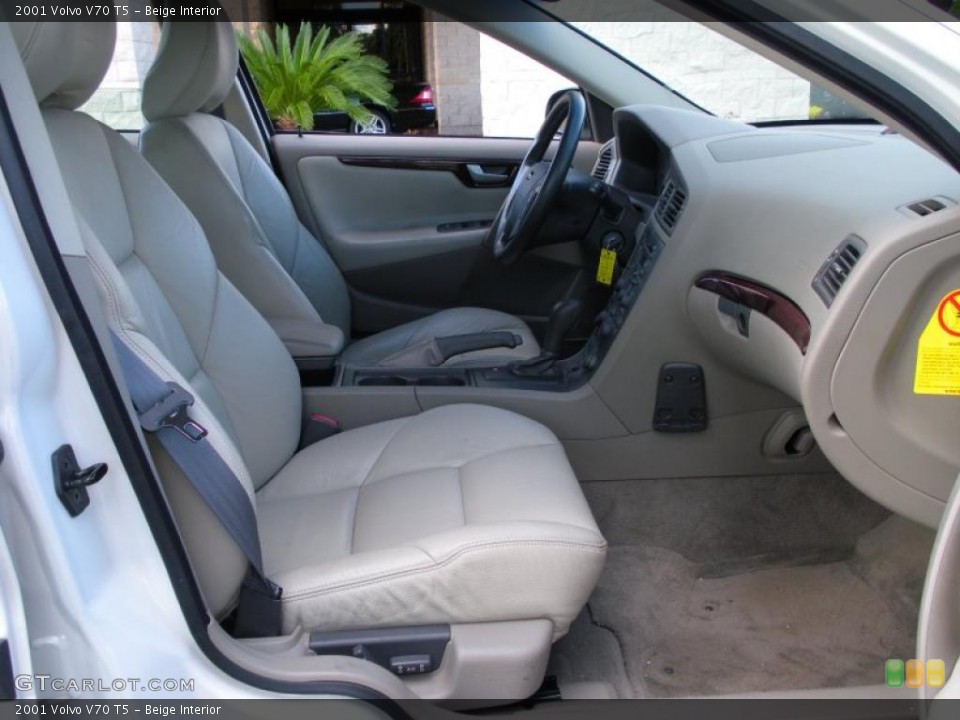 Beige Interior Photo for the 2001 Volvo V70 T5 #38742488