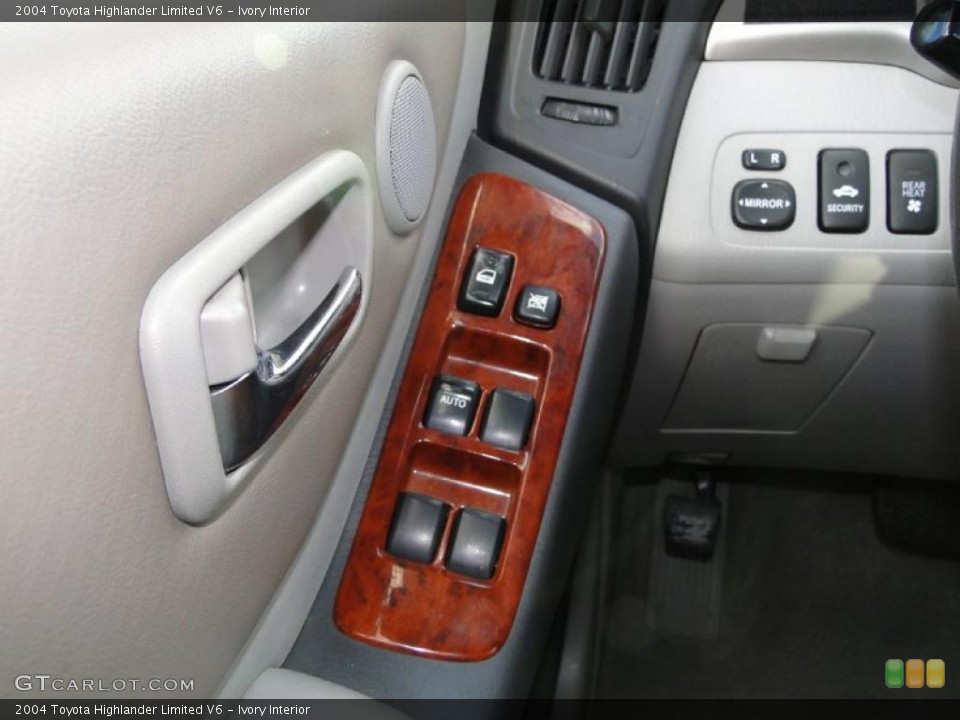 Ivory Interior Controls for the 2004 Toyota Highlander Limited V6 #38742676
