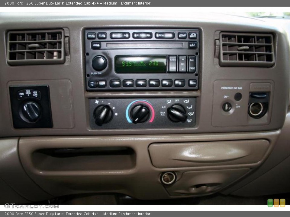 Medium Parchment Interior Controls for the 2000 Ford F250 Super Duty Lariat Extended Cab 4x4 #38744860