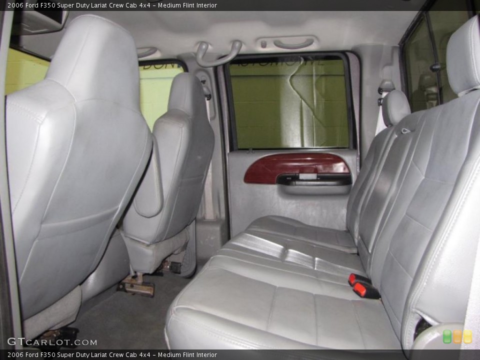 Medium Flint Interior Photo for the 2006 Ford F350 Super Duty Lariat Crew Cab 4x4 #38750096