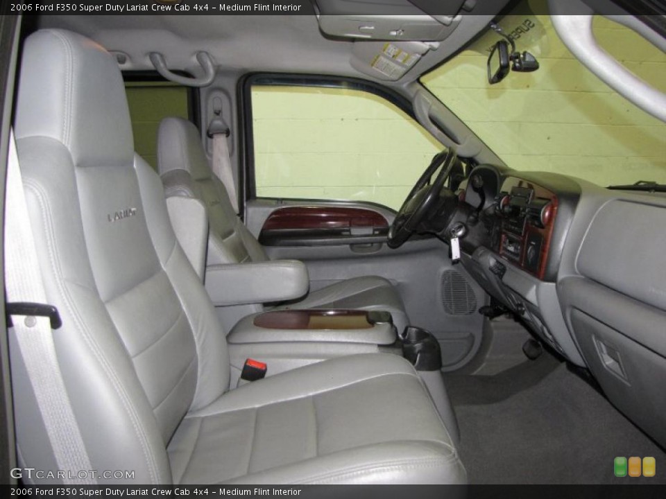 Medium Flint Interior Photo for the 2006 Ford F350 Super Duty Lariat Crew Cab 4x4 #38750116