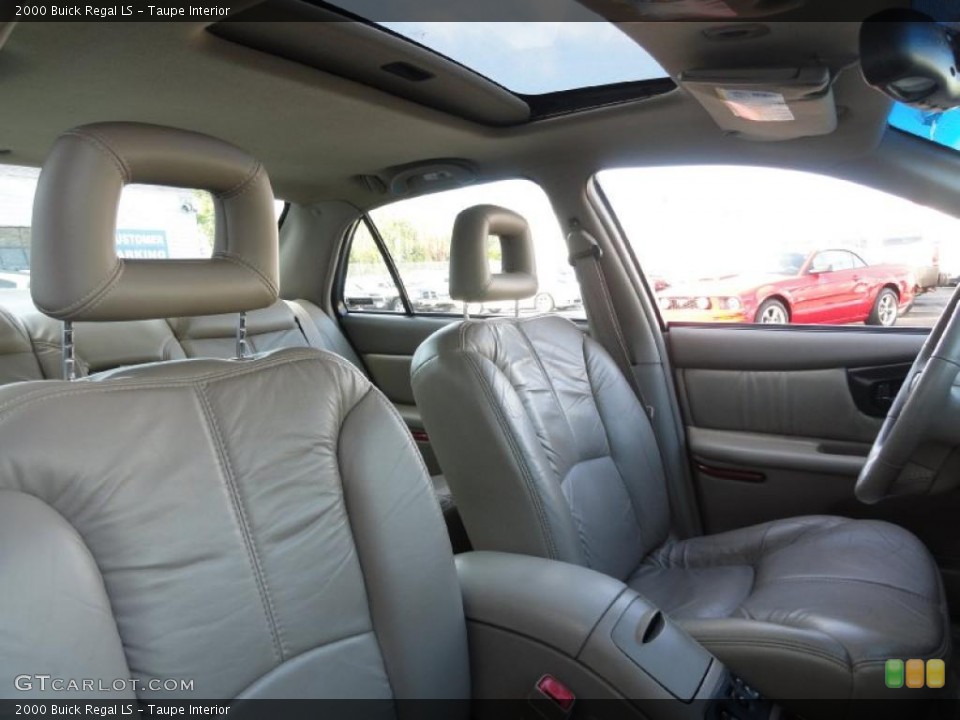 Taupe Interior Photo for the 2000 Buick Regal LS #38756180