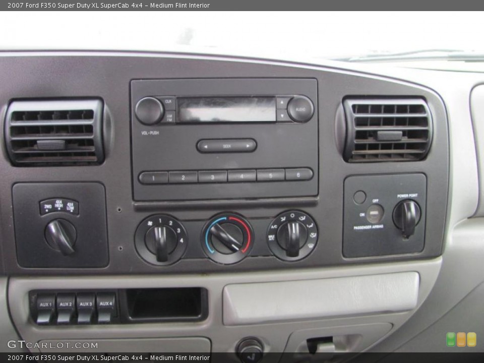 Medium Flint Interior Controls for the 2007 Ford F350 Super Duty XL SuperCab 4x4 #38772842
