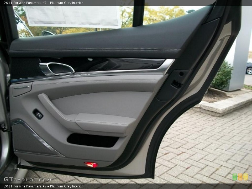 Platinum Grey Interior Door Panel for the 2011 Porsche Panamera 4S #38780080