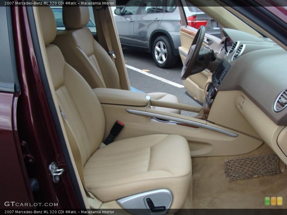 Macadamia Interior Photo for the 2007 Mercedes-Benz ML 320 CDI 4Matic #38788558