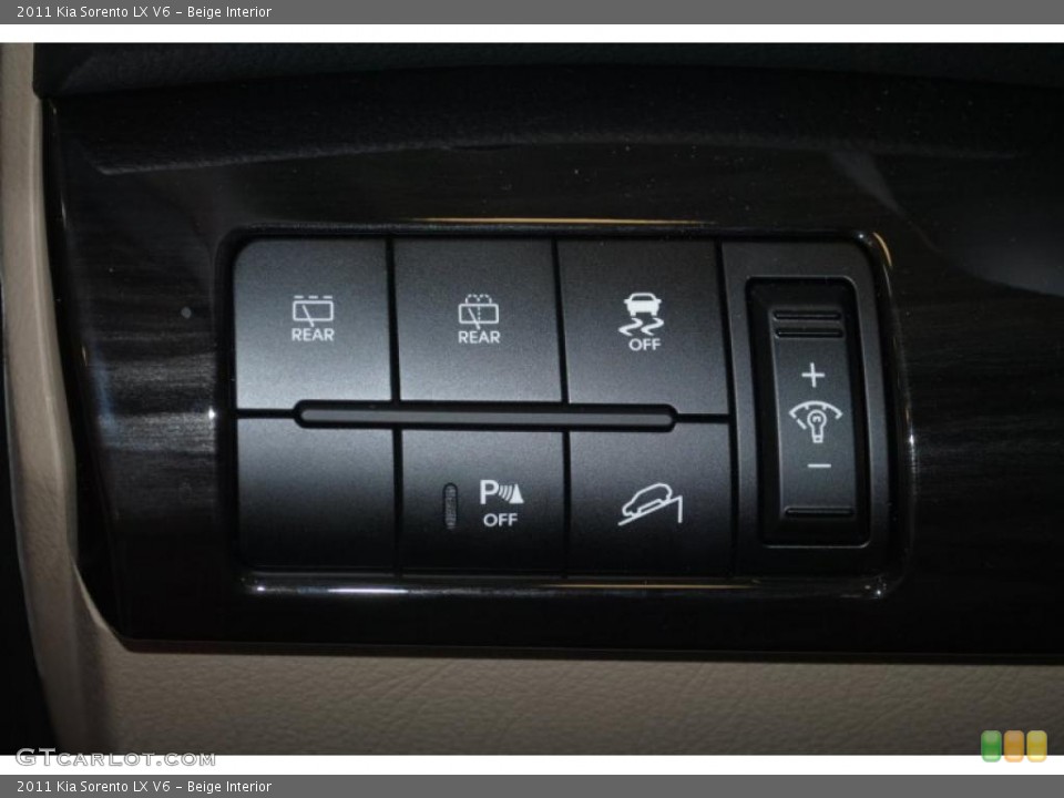 Beige Interior Controls for the 2011 Kia Sorento LX V6 #38814032
