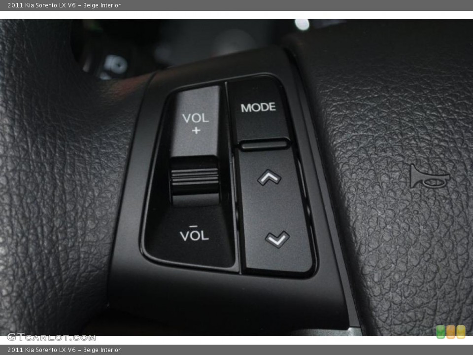 Beige Interior Controls for the 2011 Kia Sorento LX V6 #38814044