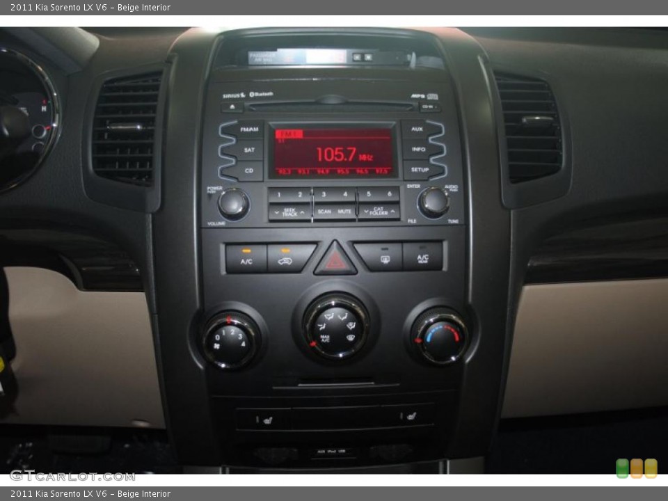 Beige Interior Controls for the 2011 Kia Sorento LX V6 #38814144