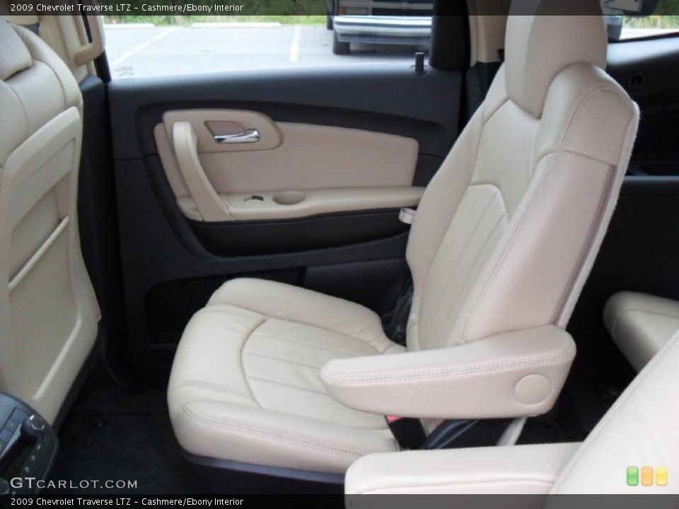 Cashmere/Ebony Interior Photo for the 2009 Chevrolet Traverse LTZ #38815532
