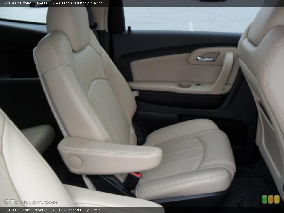 Cashmere/Ebony Interior Photo for the 2009 Chevrolet Traverse LTZ #38815592