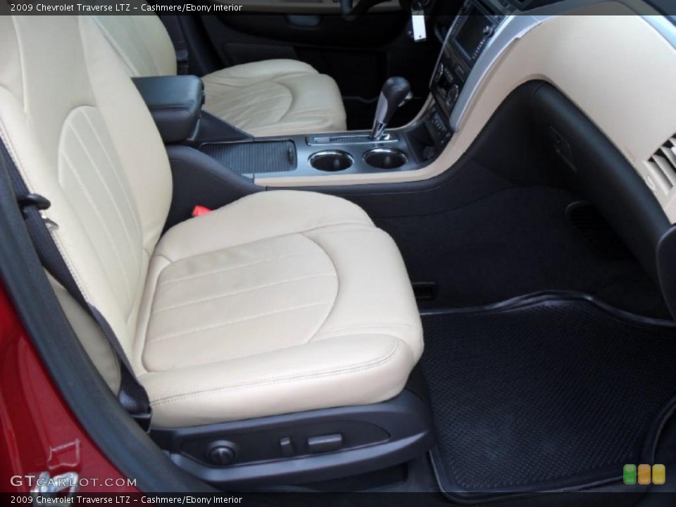 Cashmere/Ebony Interior Photo for the 2009 Chevrolet Traverse LTZ #38815620