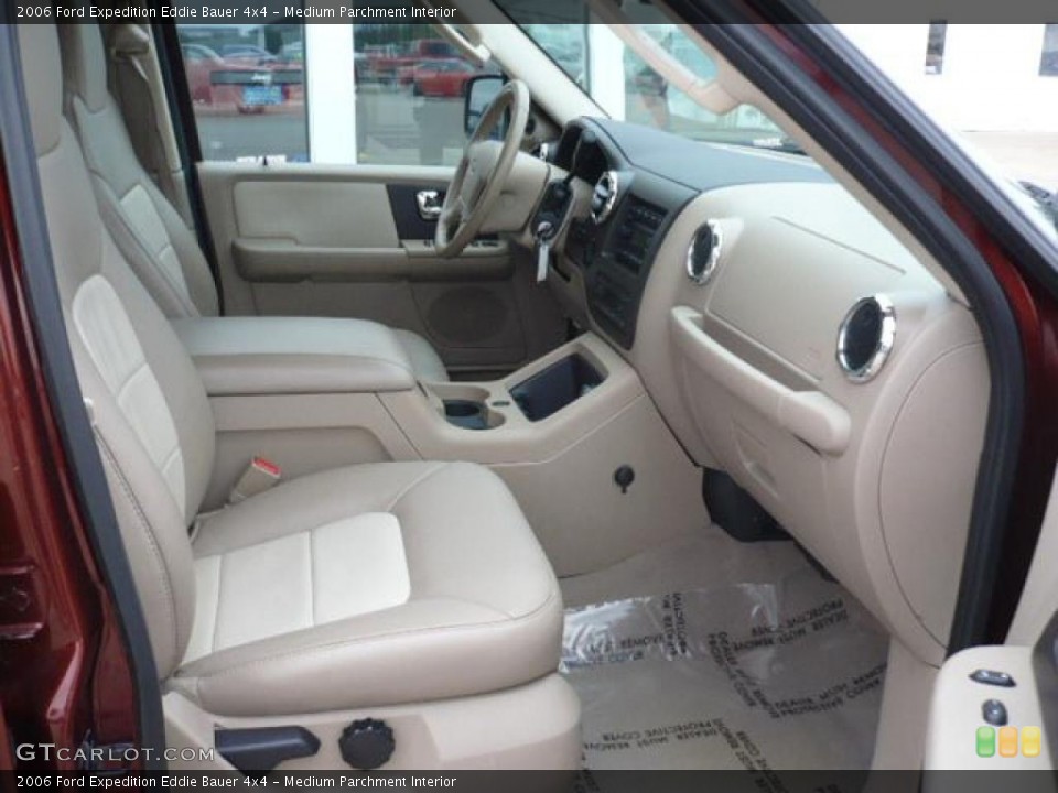 Medium Parchment Interior Photo for the 2006 Ford Expedition Eddie Bauer 4x4 #38829112