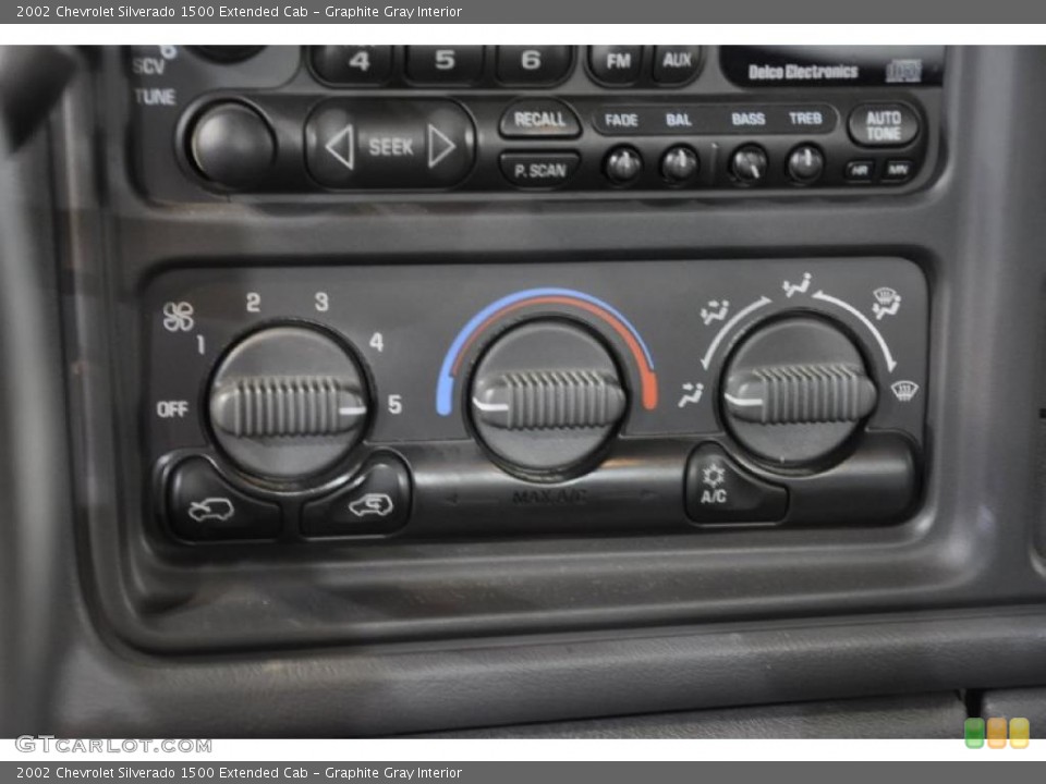 Graphite Gray Interior Controls for the 2002 Chevrolet Silverado 1500 Extended Cab #38861068