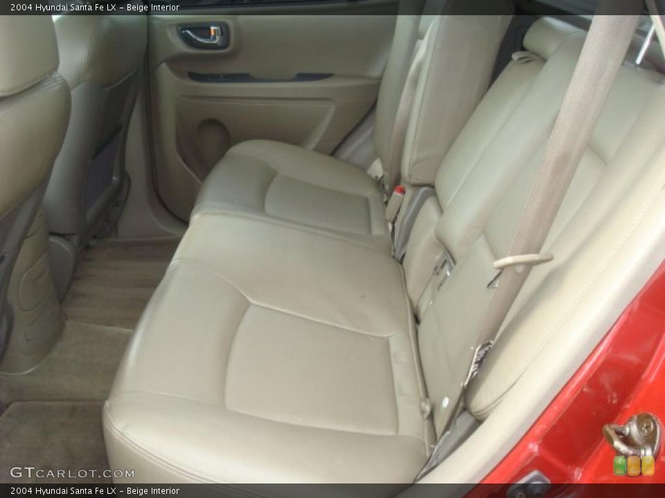 Beige Interior Photo for the 2004 Hyundai Santa Fe LX #38864648