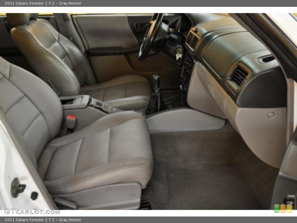 Gray Interior Photo for the 2001 Subaru Forester 2.5 S #38869308