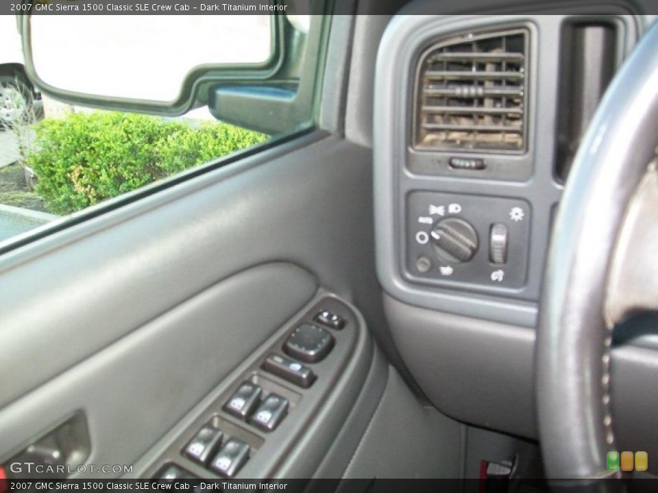 Dark Titanium Interior Controls for the 2007 GMC Sierra 1500 Classic SLE Crew Cab #38880688