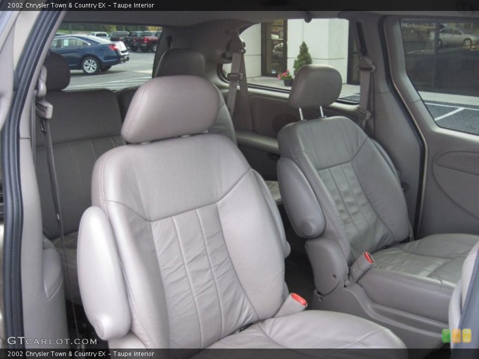 Taupe Interior Photo for the 2002 Chrysler Town & Country EX #38887273