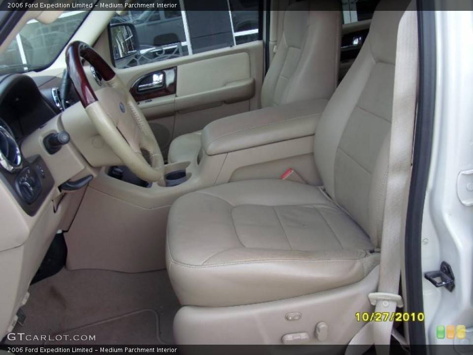 Medium Parchment Interior Photo for the 2006 Ford Expedition Limited #38890794