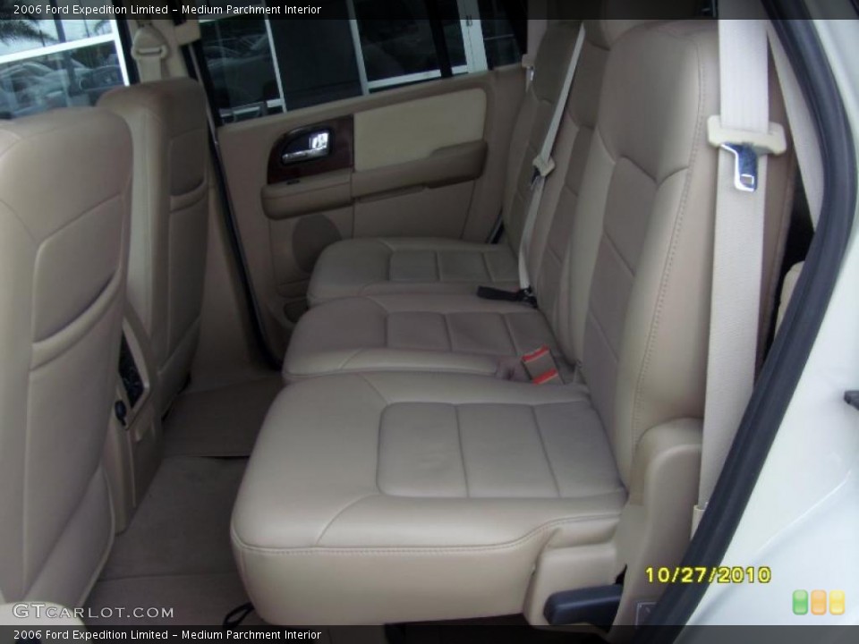 Medium Parchment Interior Photo for the 2006 Ford Expedition Limited #38890810