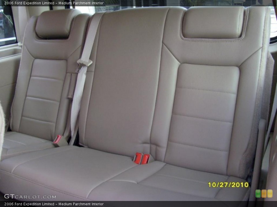 Medium Parchment Interior Photo for the 2006 Ford Expedition Limited #38890826