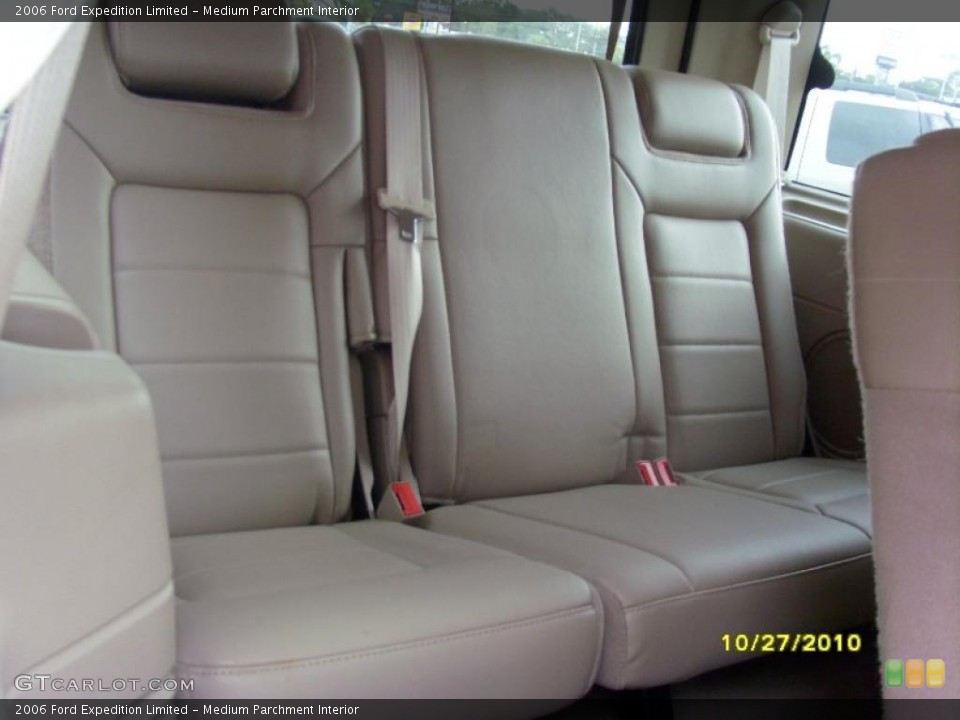 Medium Parchment Interior Photo for the 2006 Ford Expedition Limited #38890862