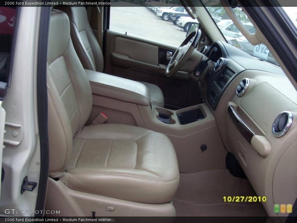 Medium Parchment Interior Photo for the 2006 Ford Expedition Limited #38890878