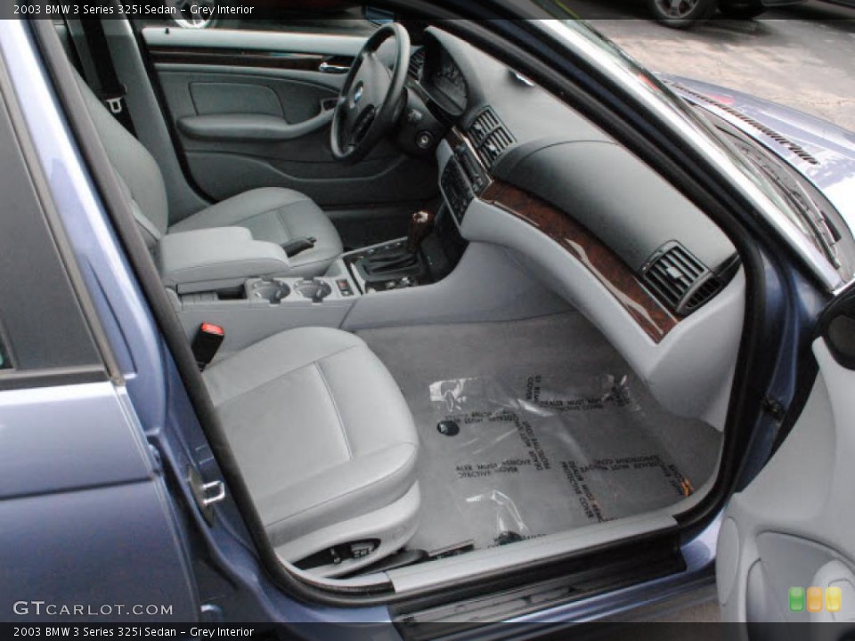 Grey Interior Photo for the 2003 BMW 3 Series 325i Sedan #38897498