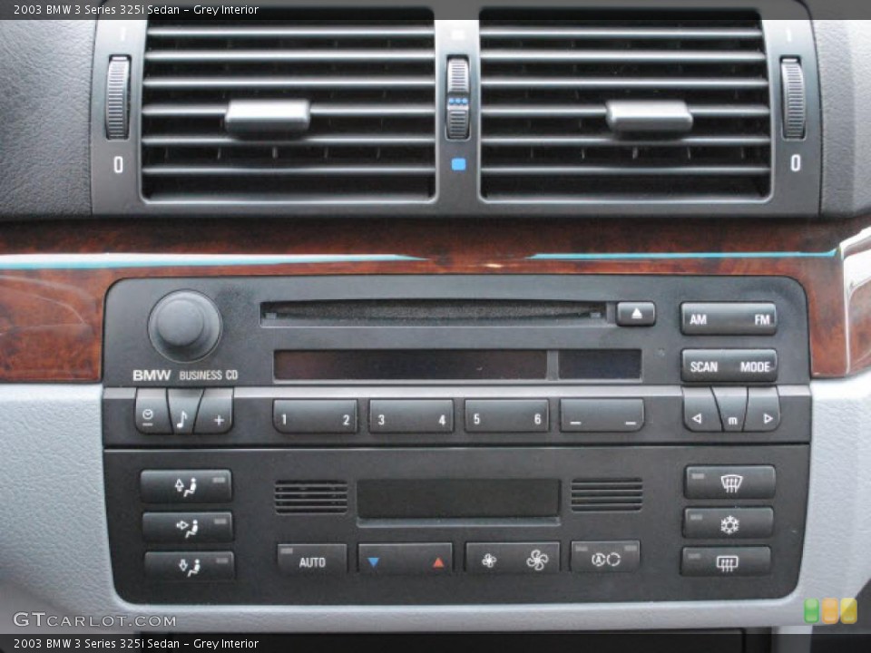 Grey Interior Controls for the 2003 BMW 3 Series 325i Sedan #38897790