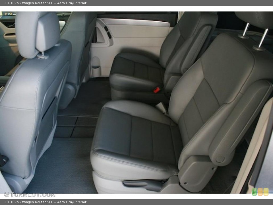 Aero Gray Interior Photo for the 2010 Volkswagen Routan SEL #38903362