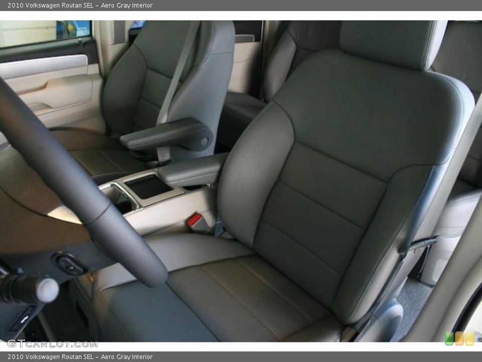 Aero Gray Interior Photo for the 2010 Volkswagen Routan SEL #38903496