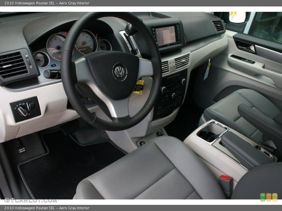 Aero Gray 2010 Volkswagen Routan Interiors