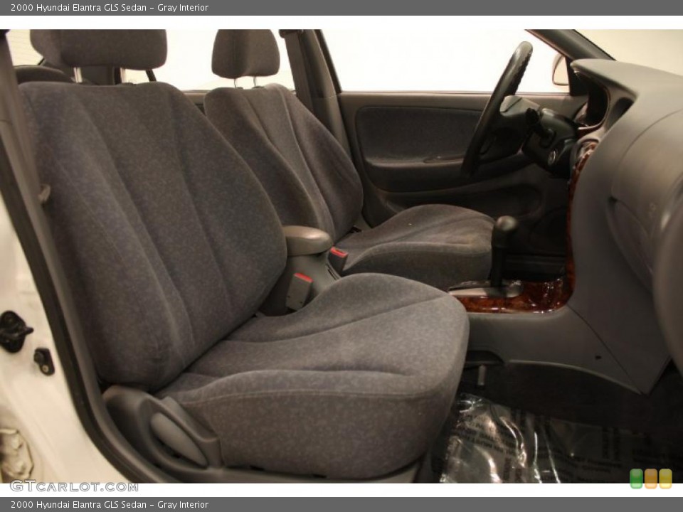 Gray Interior Photo for the 2000 Hyundai Elantra GLS Sedan #38904698