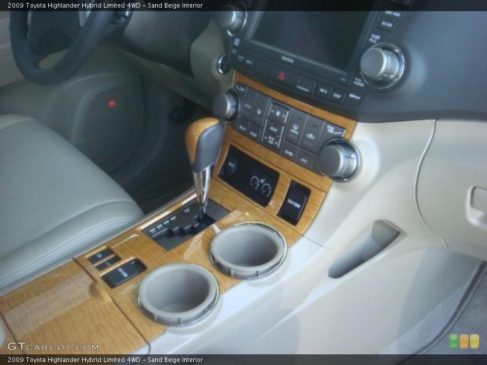 Sand Beige Interior Controls for the 2009 Toyota Highlander Hybrid Limited 4WD #38908254