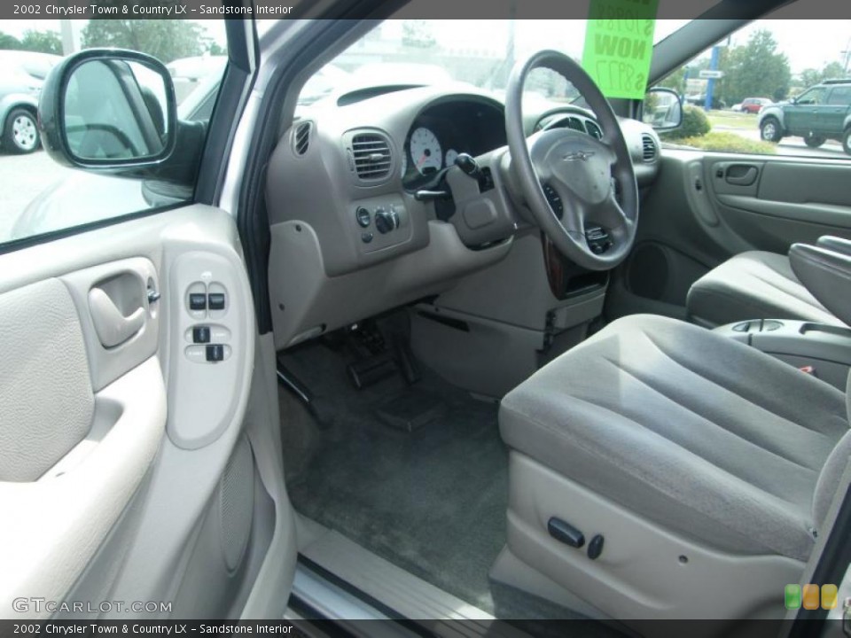 Sandstone Interior Photo for the 2002 Chrysler Town & Country LX #38913774