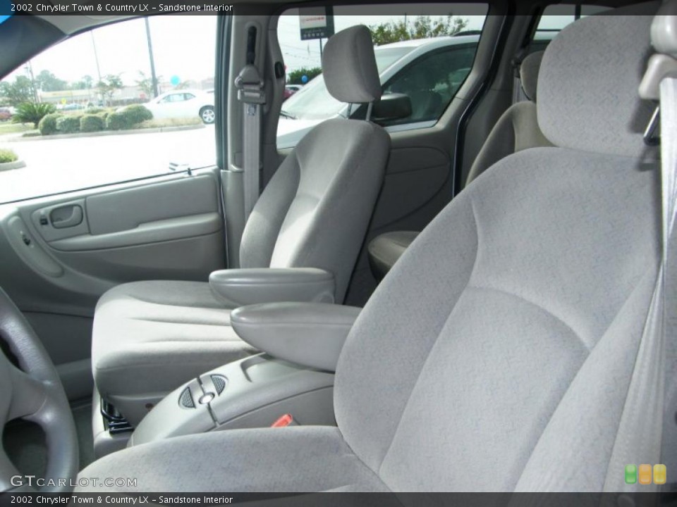 Sandstone Interior Photo for the 2002 Chrysler Town & Country LX #38913778