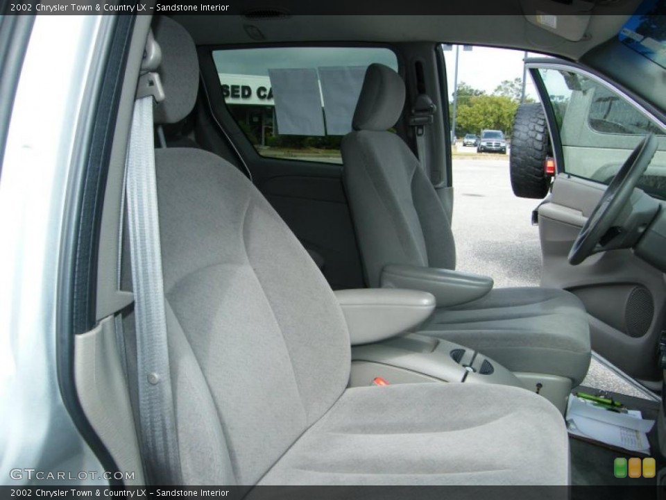 Sandstone Interior Photo for the 2002 Chrysler Town & Country LX #38913842