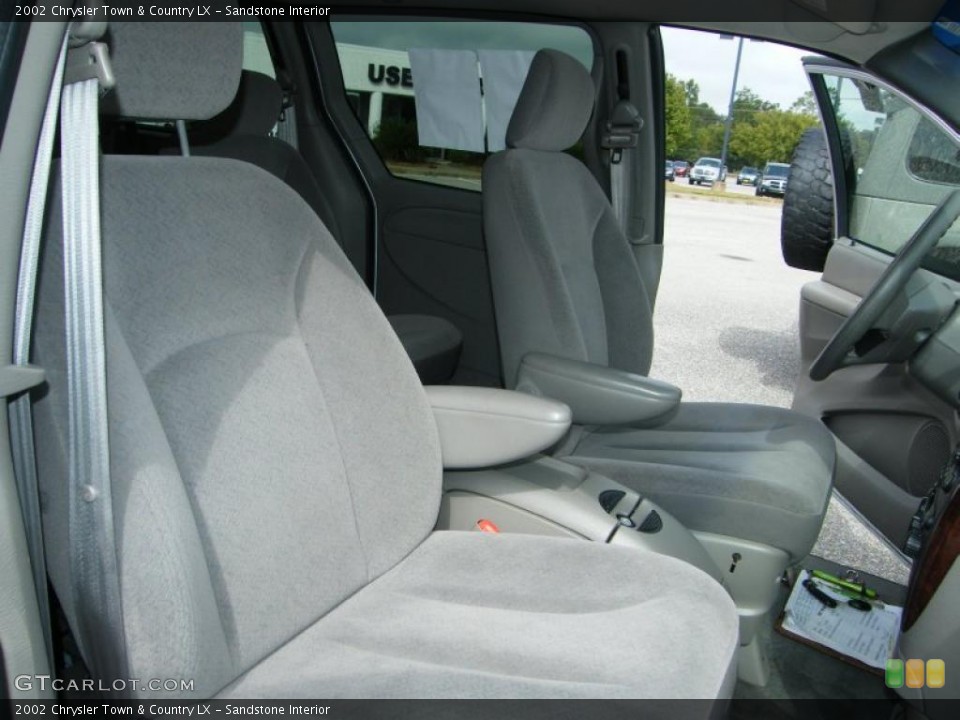 Sandstone Interior Photo for the 2002 Chrysler Town & Country LX #38913846