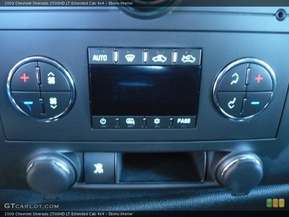 Ebony Interior Controls for the 2009 Chevrolet Silverado 2500HD LT Extended Cab 4x4 #38914598