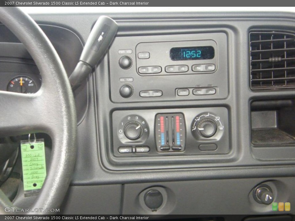 Dark Charcoal Interior Controls for the 2007 Chevrolet Silverado 1500 Classic LS Extended Cab #38915874