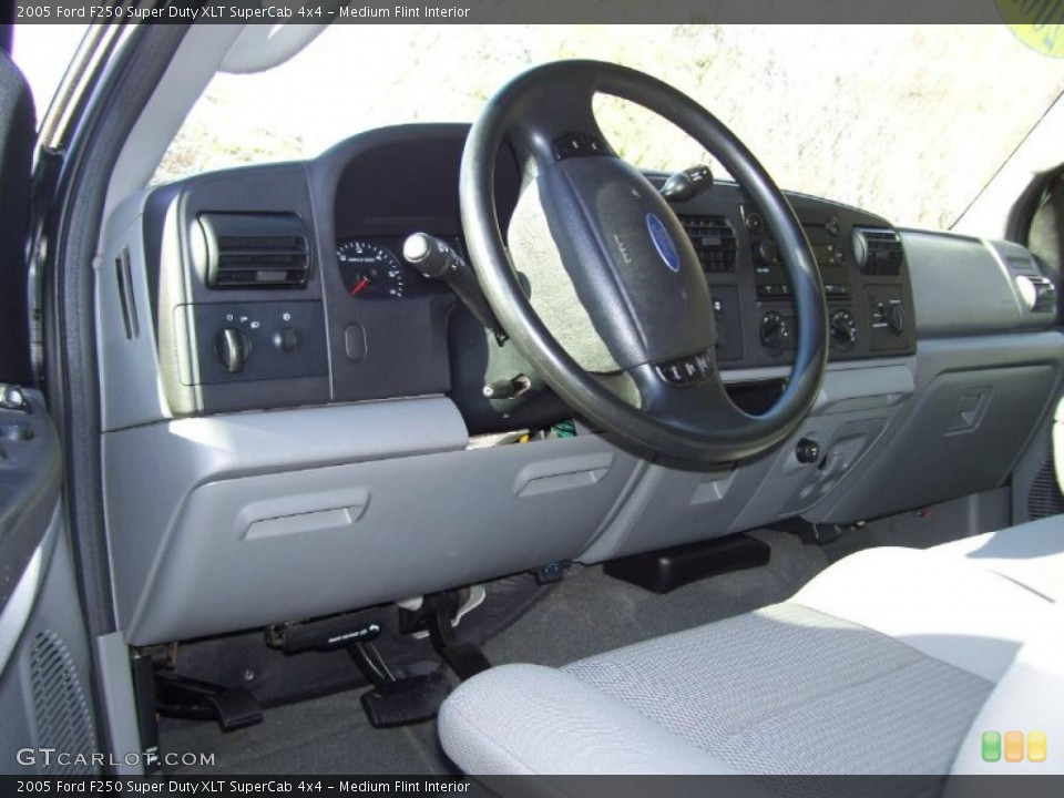 Medium Flint Interior Dashboard for the 2005 Ford F250 Super Duty XLT SuperCab 4x4 #38924758