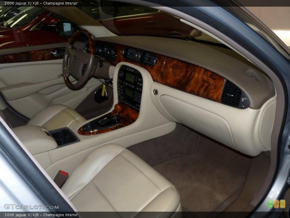 Champagne Interior Dashboard for the 2006 Jaguar XJ XJ8 #38927210