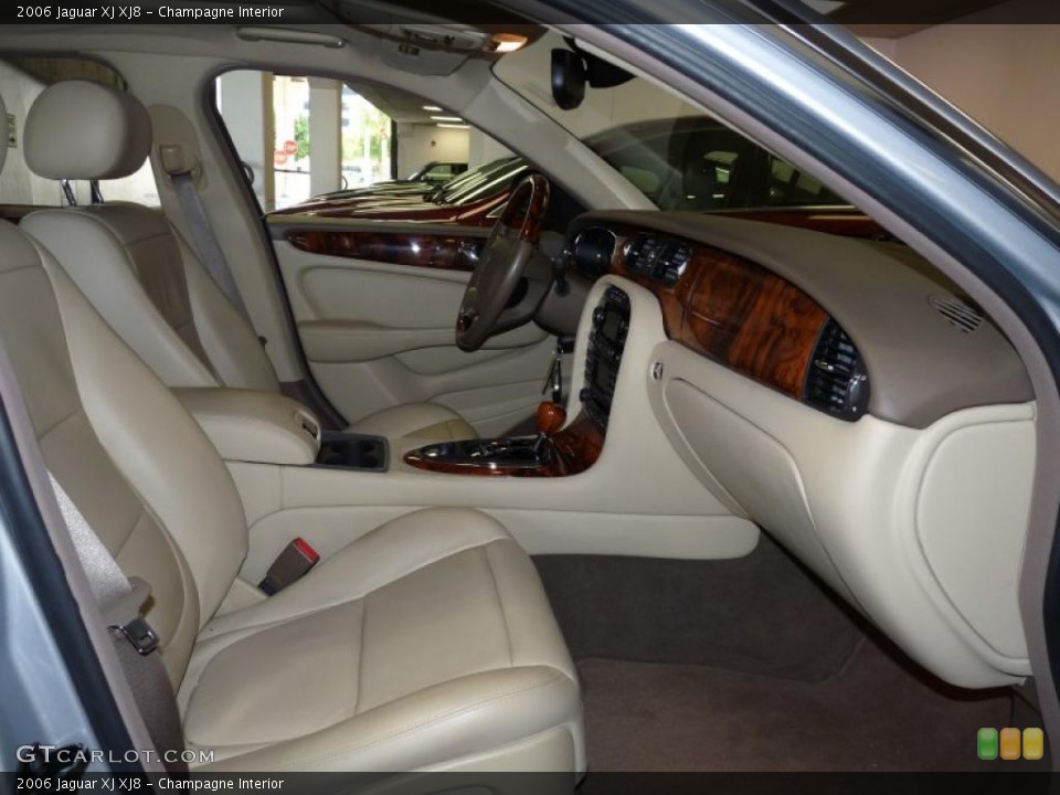 Champagne Interior Dashboard for the 2006 Jaguar XJ XJ8 #38927230